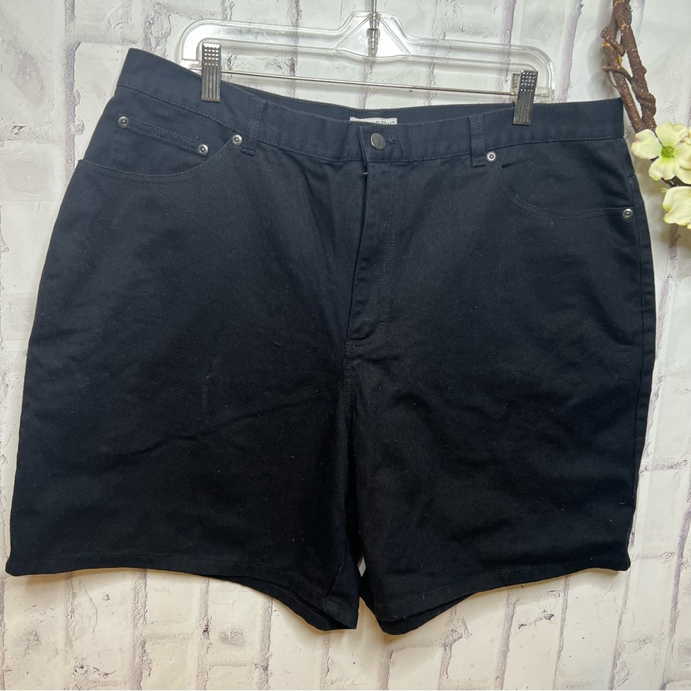 Covington stretchy black shorts